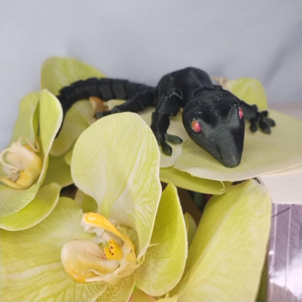 Articulating Gecko Figurine – Poseable 3D Printed Gecko, Collectible Desk Toy - Single Item