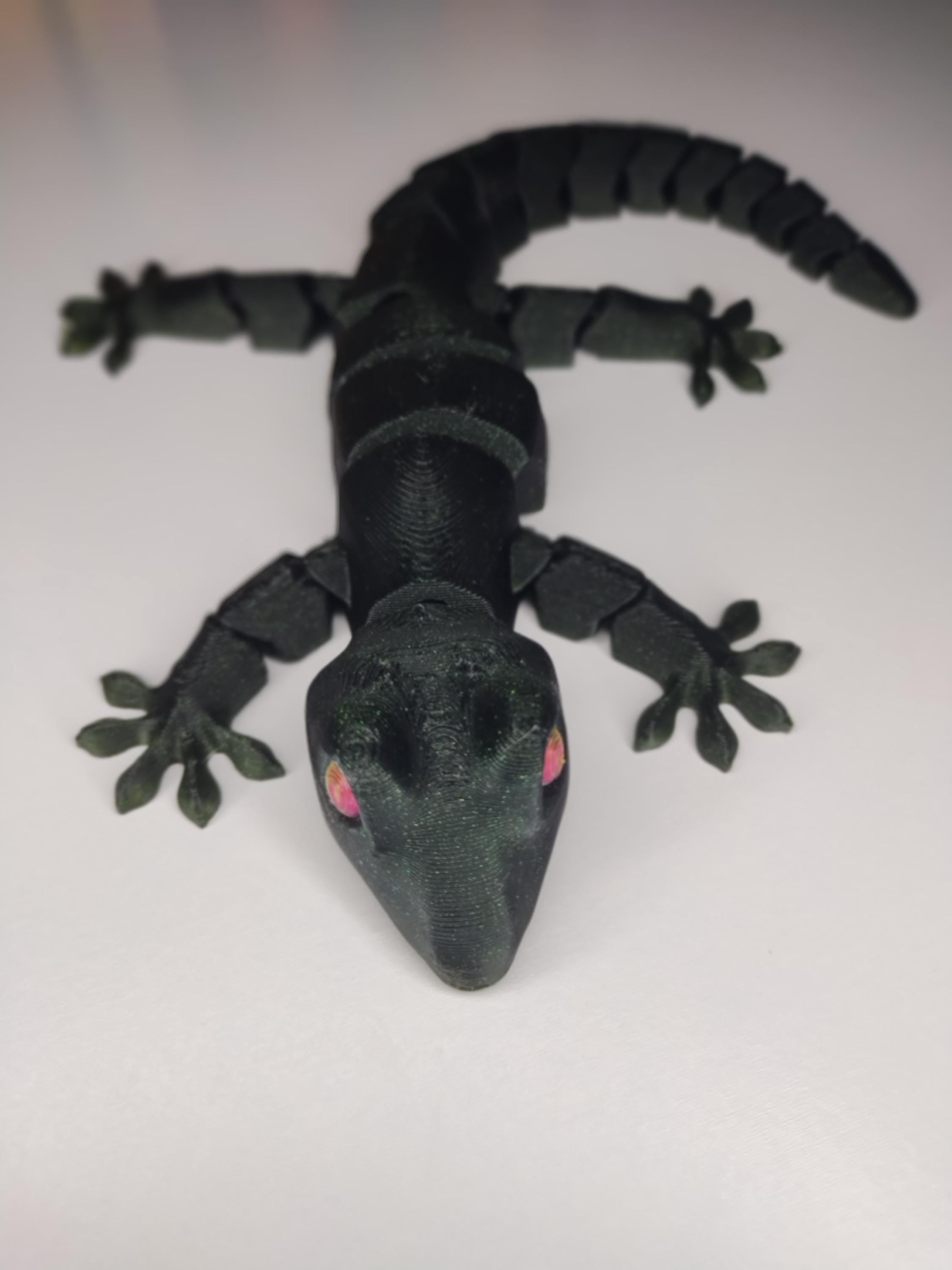 Articulating Gecko Figurine – Poseable 3D Printed Gecko, Collectible Desk Toy - Single Item